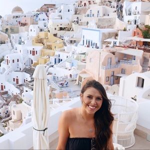 Meet your Posher, Larissa